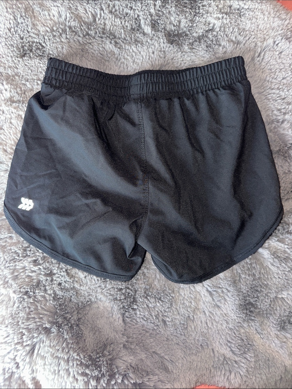 Girls Athletic Shorts. Size 6 - Picture 3 of 7